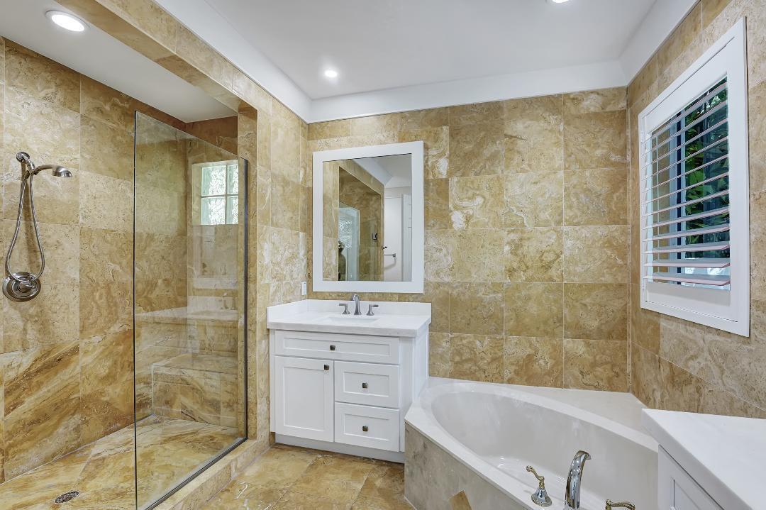 3555 Commodore Circle