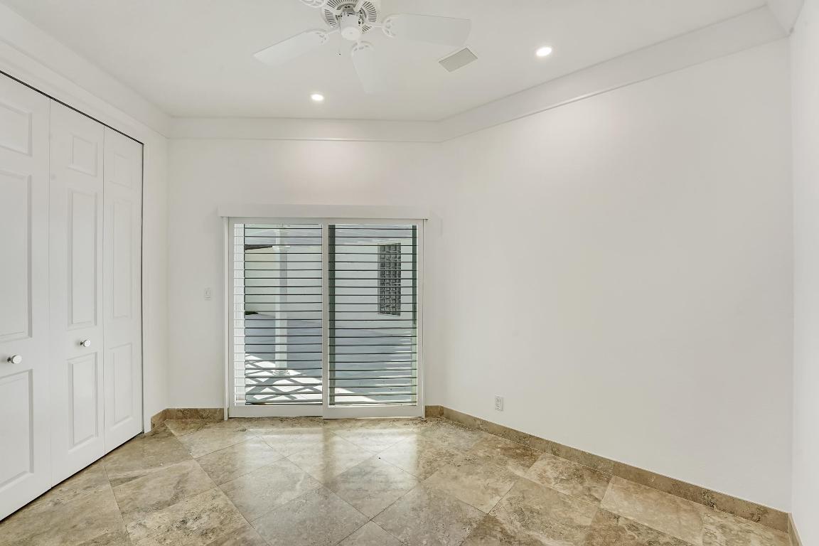 3555 Commodore Circle