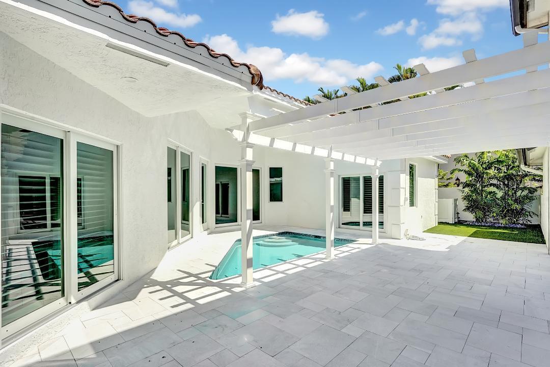 3555 Commodore Circle