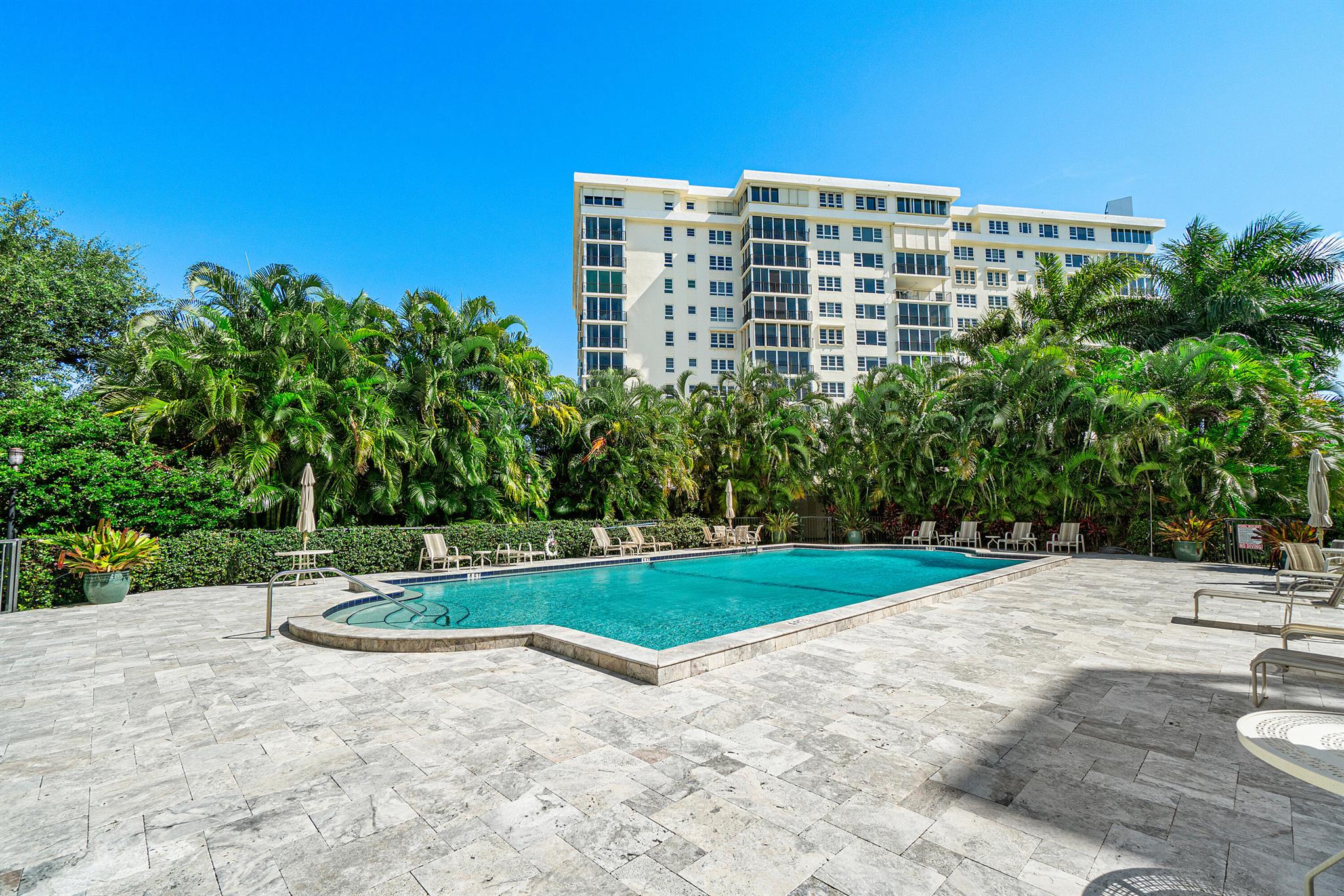 1000 Lowry Street 2e