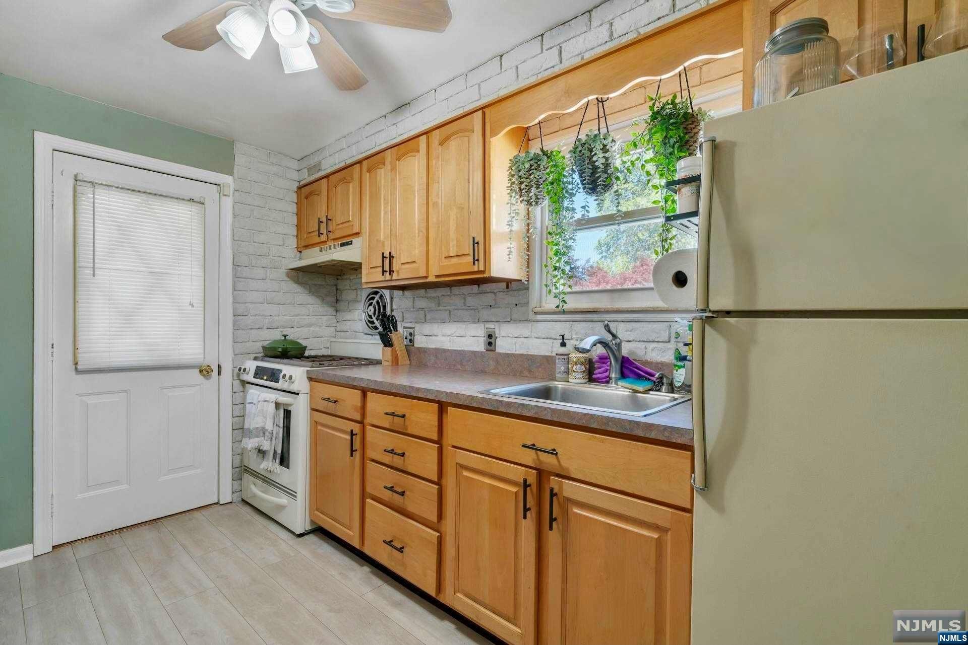 00-07 Midland Avenue