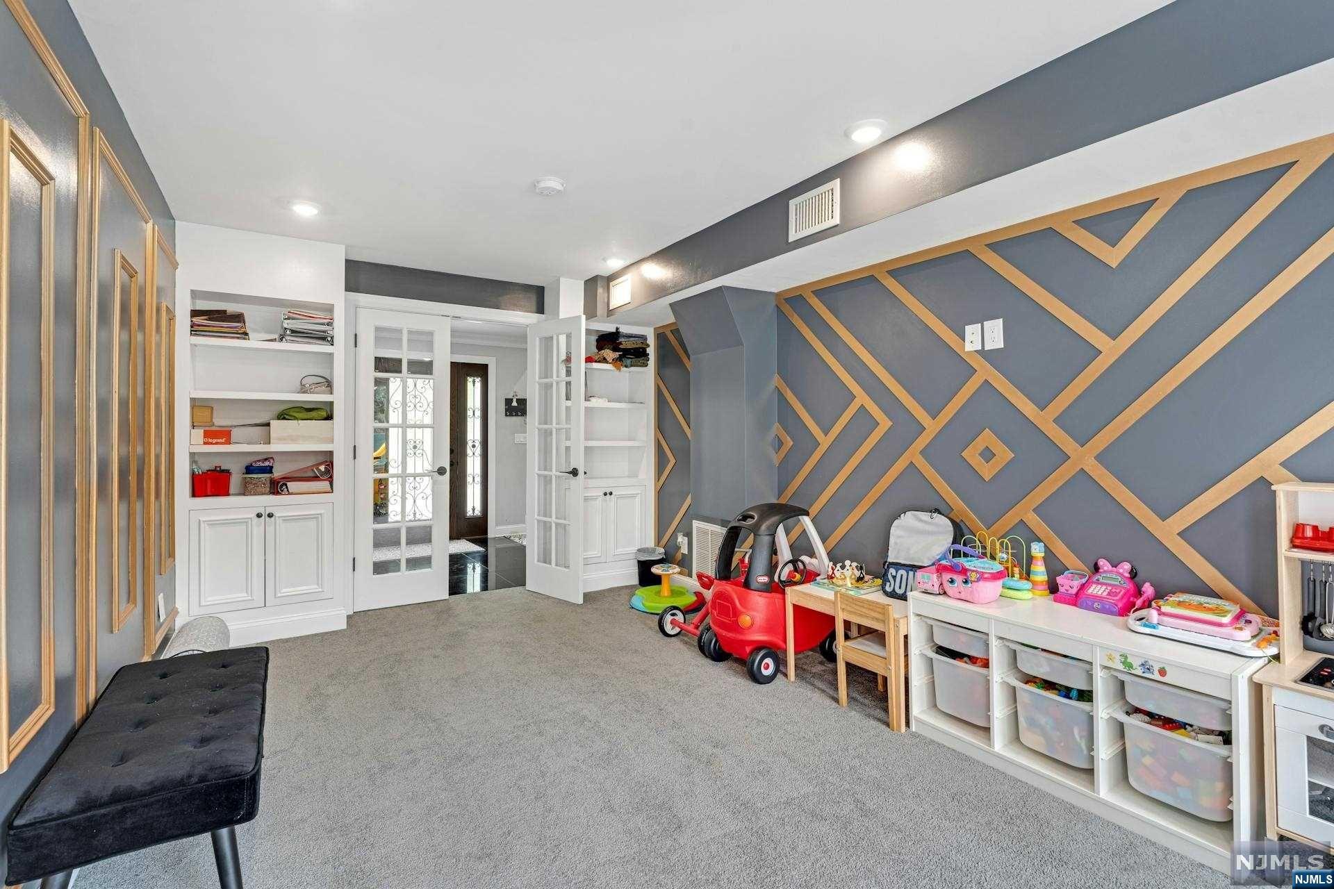 30 Hemlock Drive