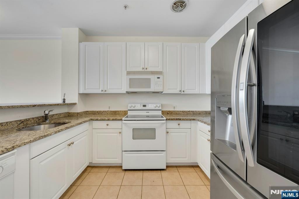 1100 River Road 201