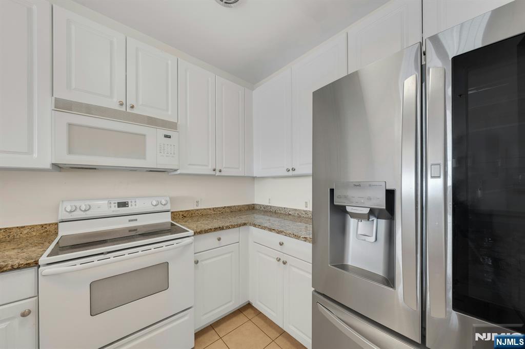 1100 River Road 201
