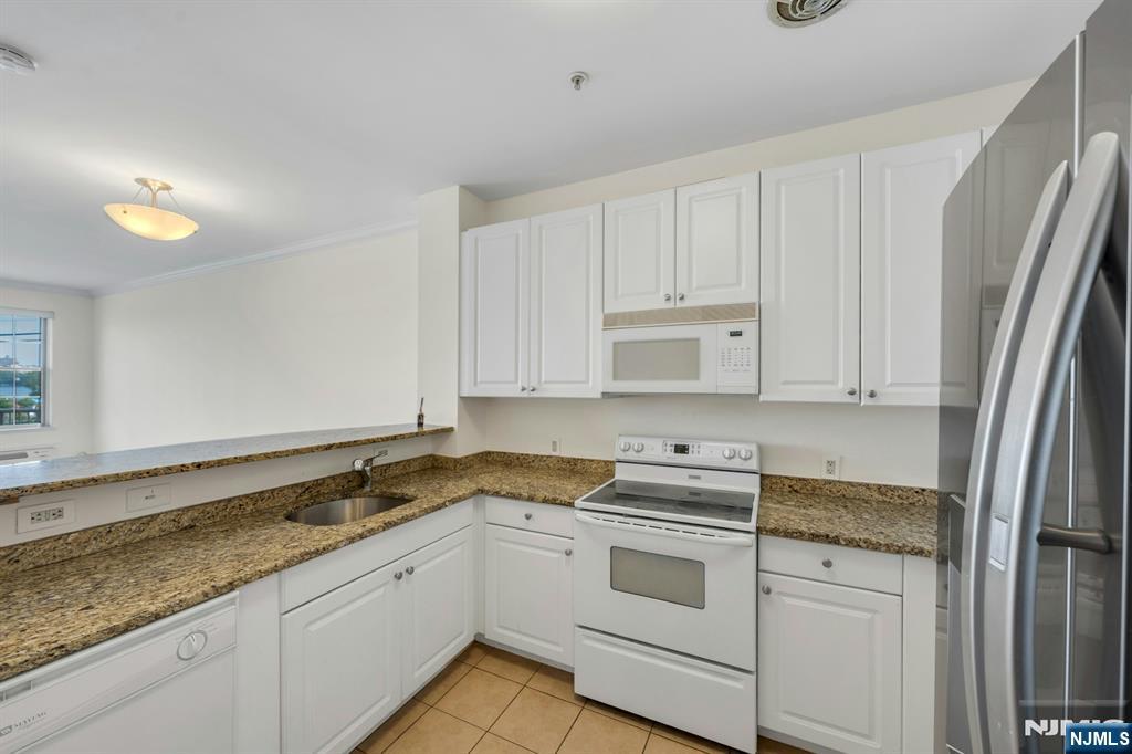 1100 River Road 201