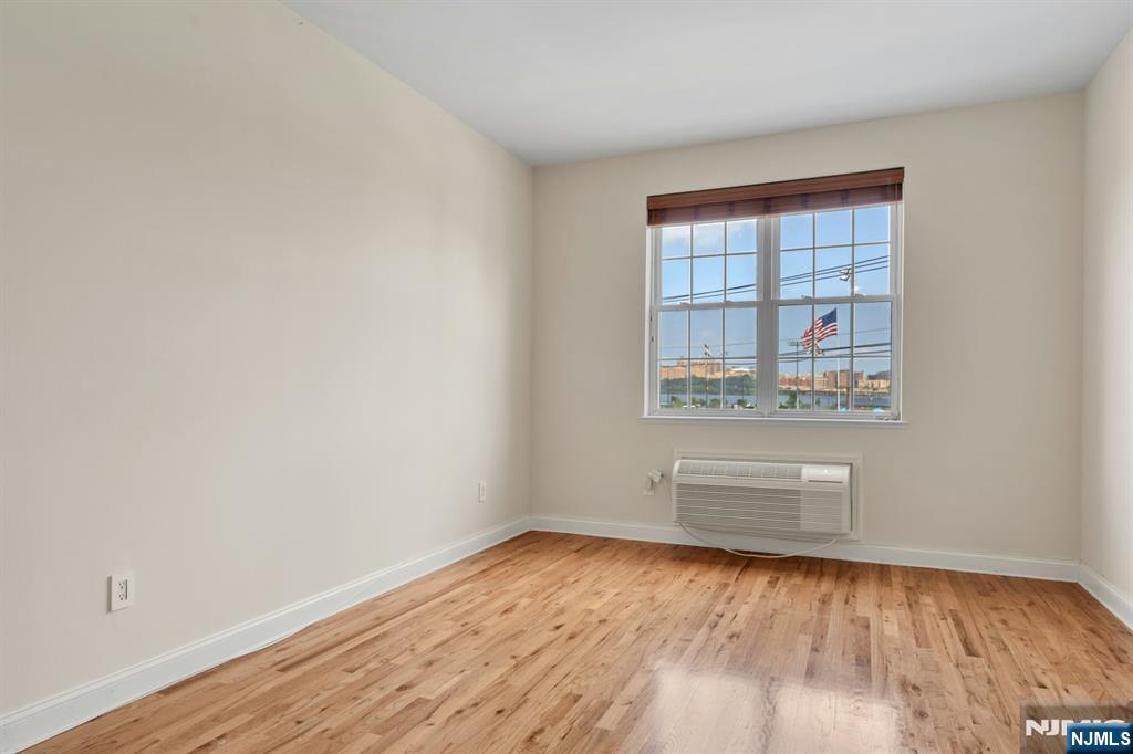 1100 River Road 201