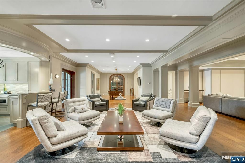 123 E Saddle River Road