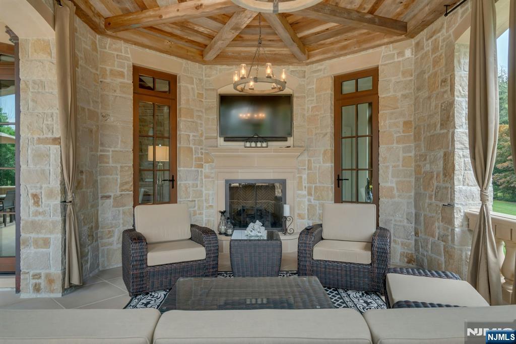 123 E Saddle River Road