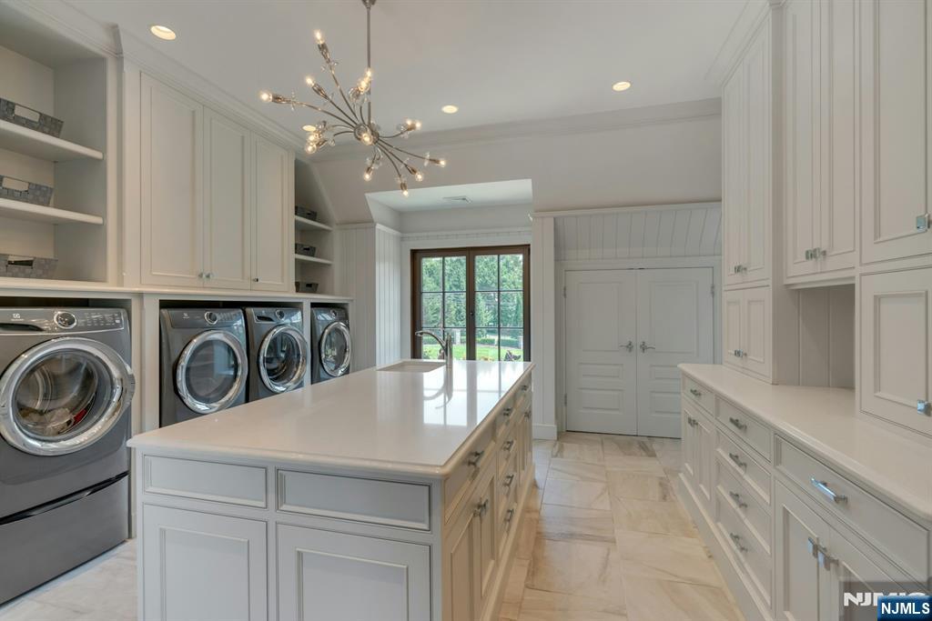 123 E Saddle River Road