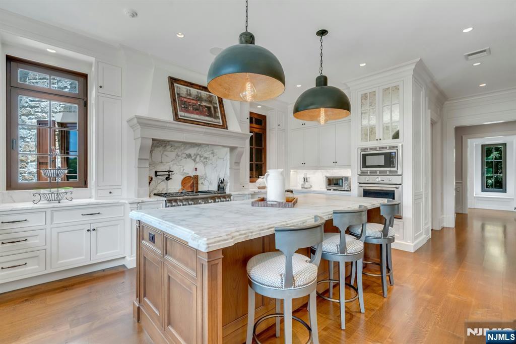 123 E Saddle River Road