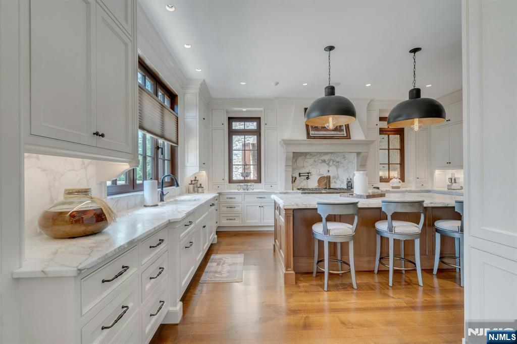 123 E Saddle River Road