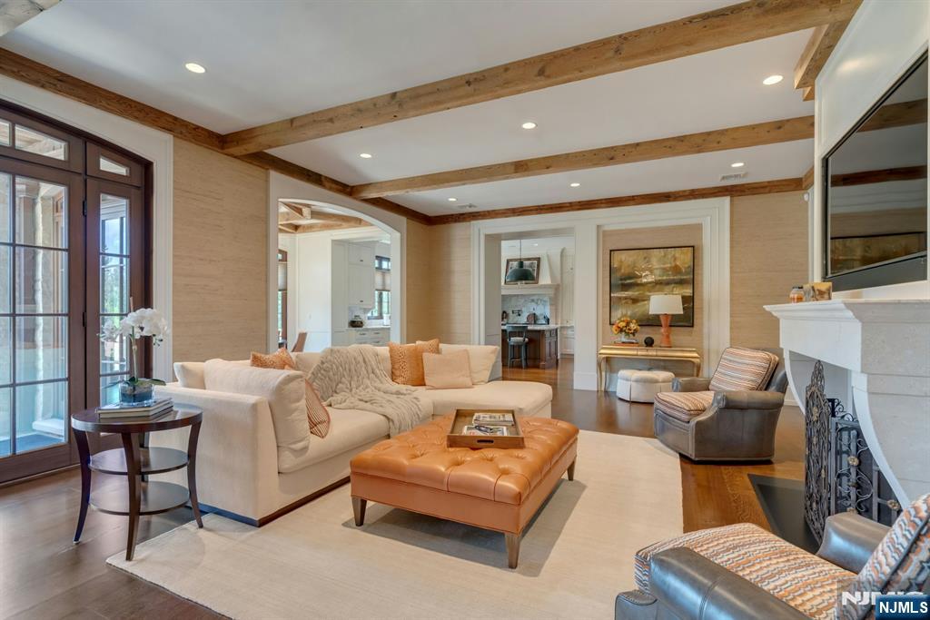 123 E Saddle River Road