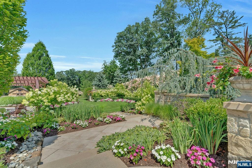 123 E Saddle River Road