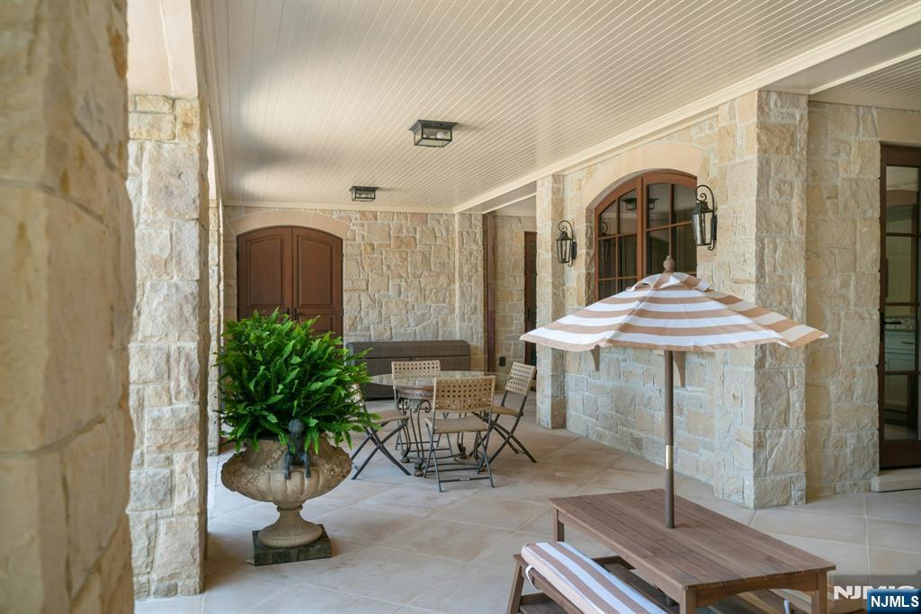 123 E Saddle River Road