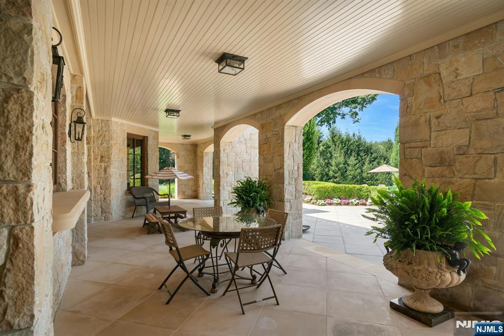 123 E Saddle River Road