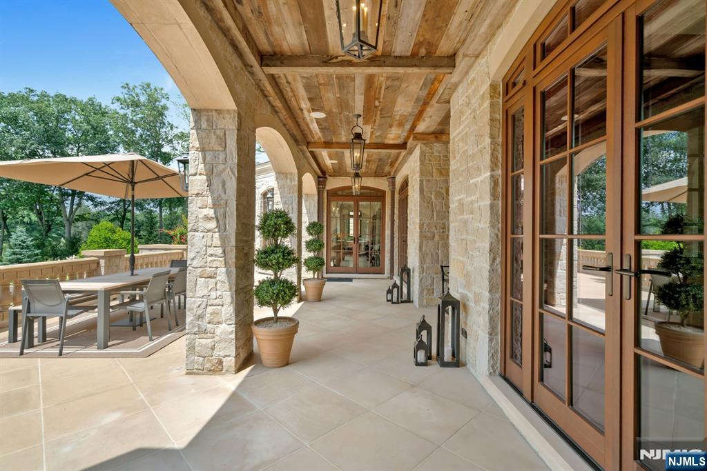 123 E Saddle River Road