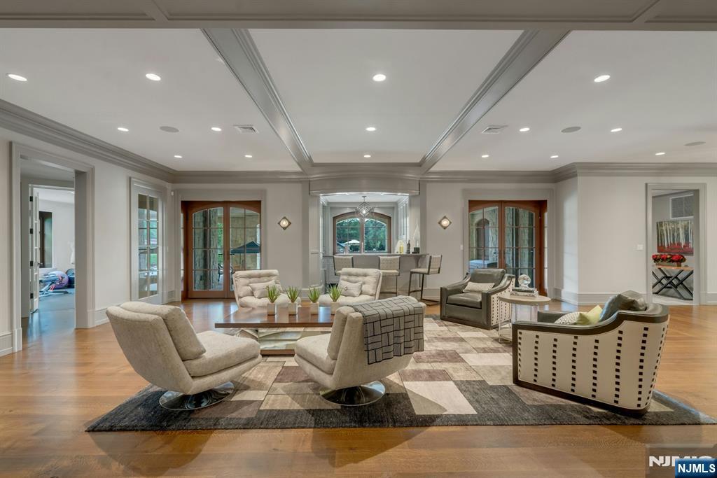 123 E Saddle River Road