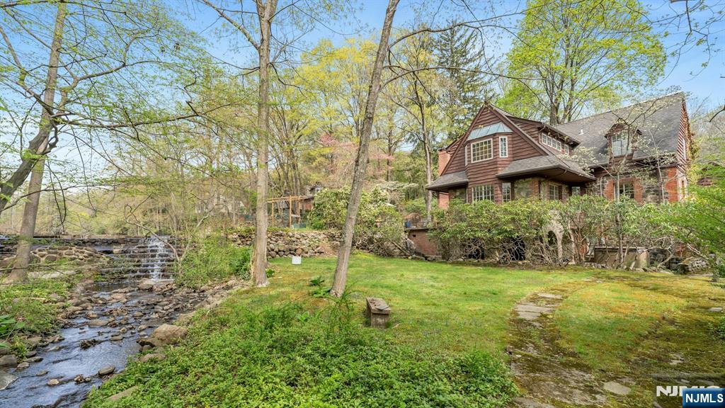 17 Hillside Avenue