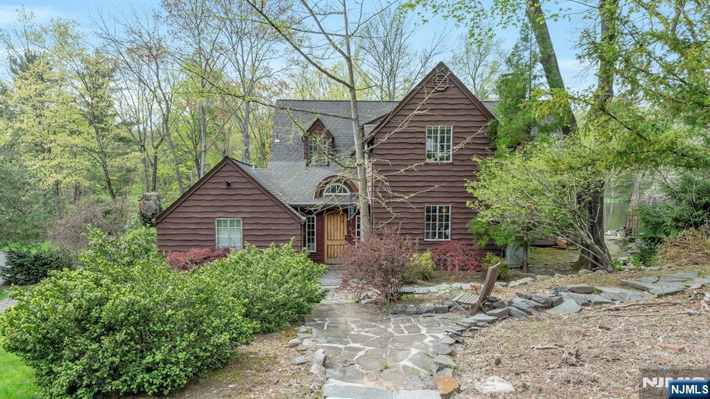 17 Hillside Avenue
