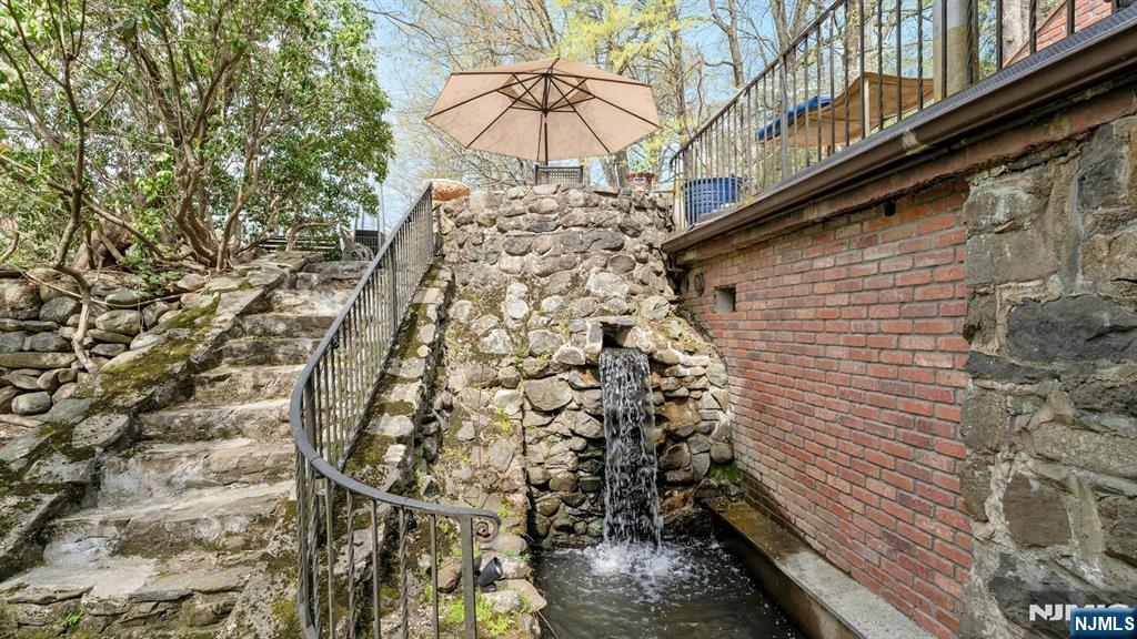 17 Hillside Avenue