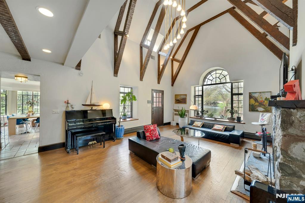 17 Hillside Avenue