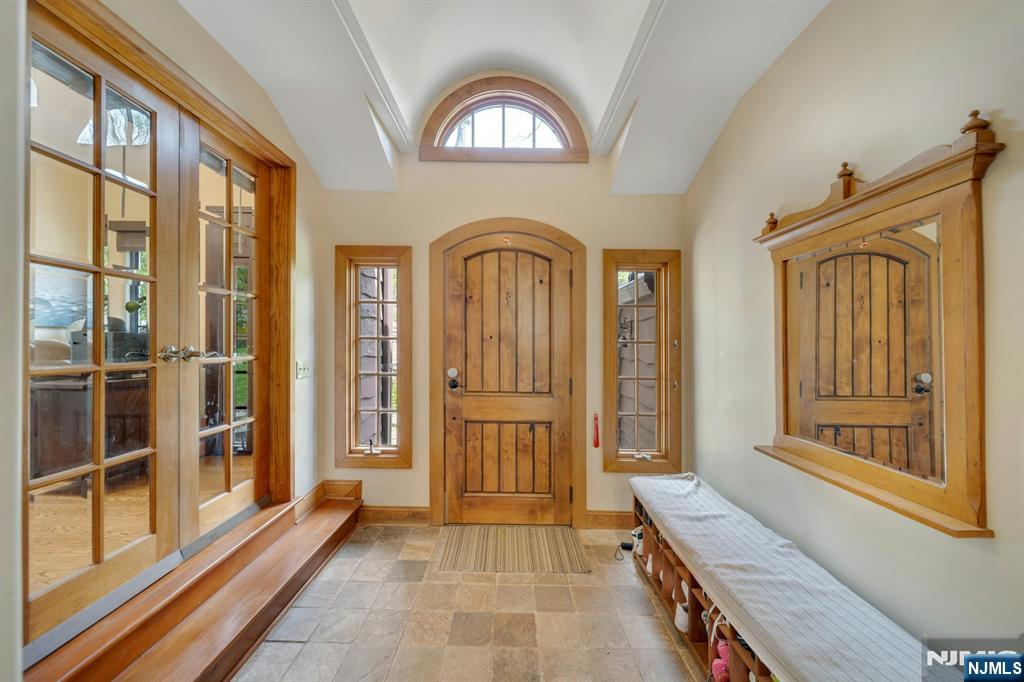 17 Hillside Avenue