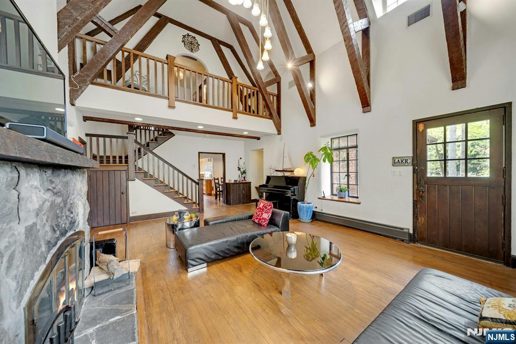 17 Hillside Avenue