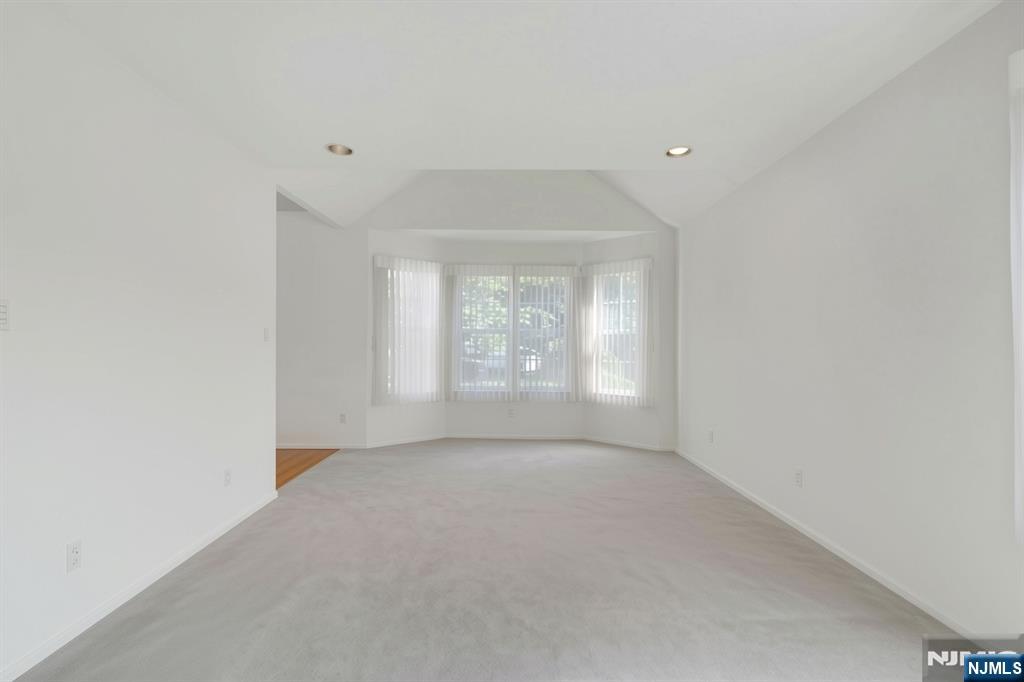 14 Summit Court