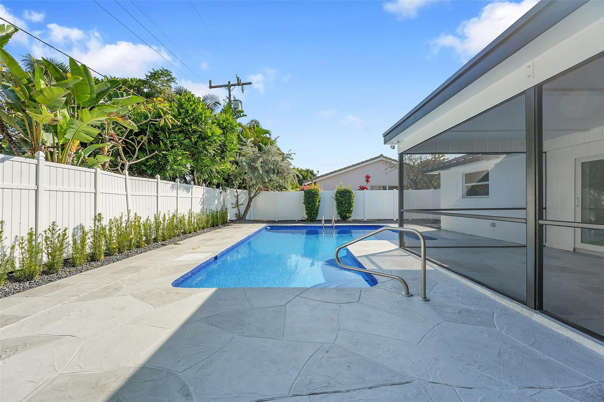 1190 Dolphin Road