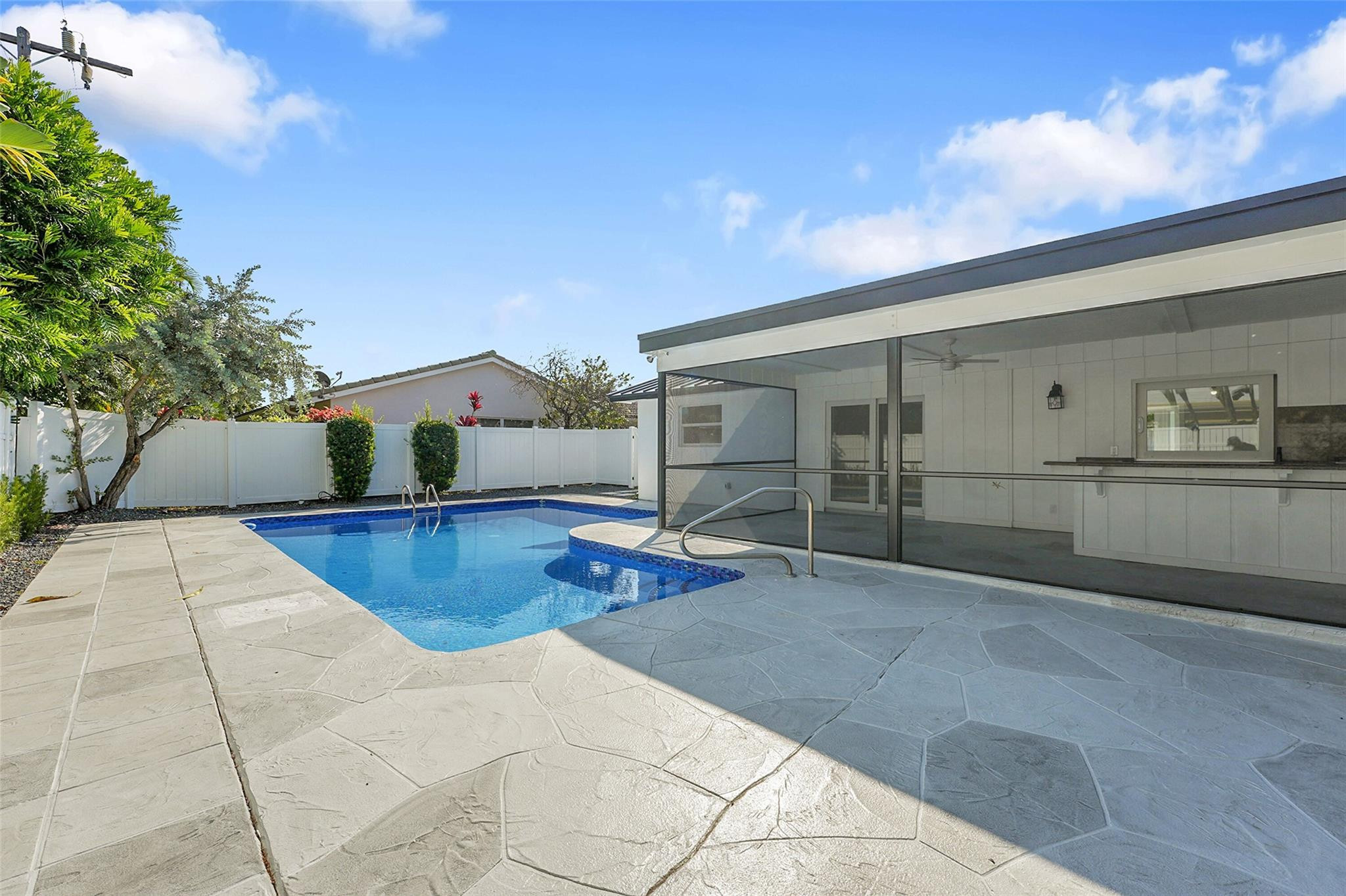 1190 Dolphin Road