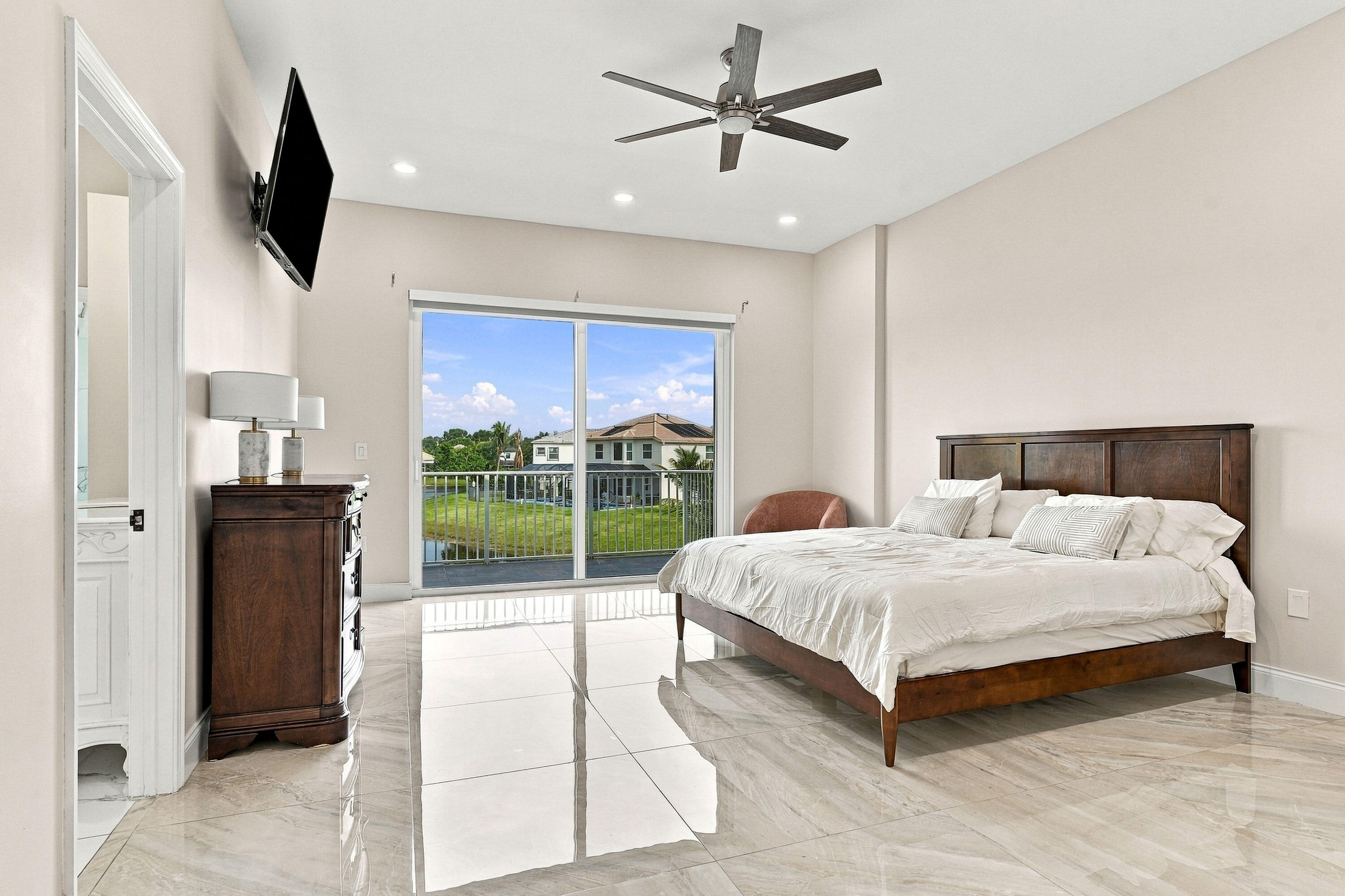 2755 MISTY OAKS Circle
