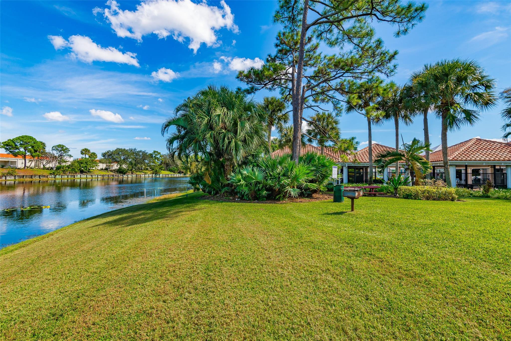140 Paddock Ln
