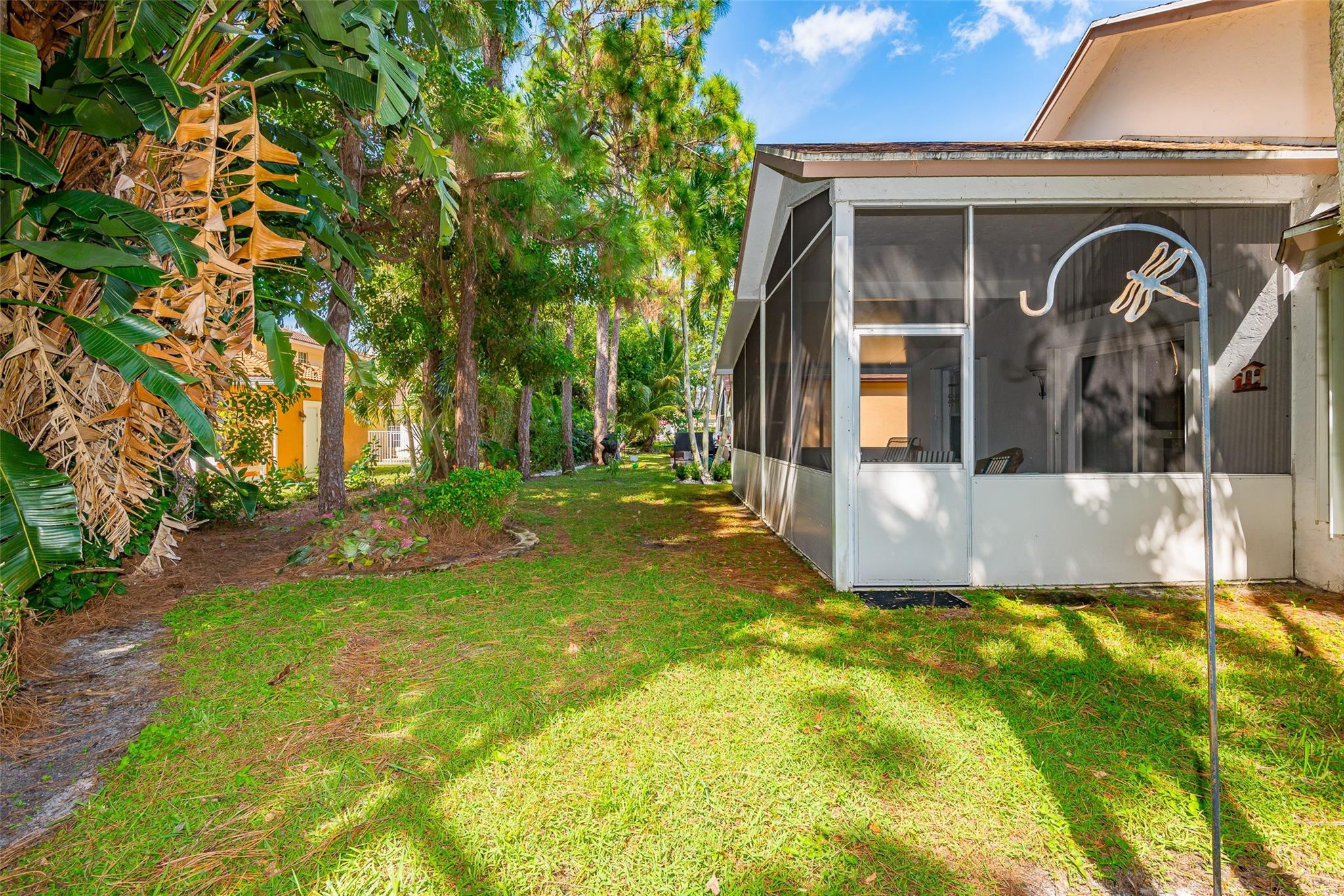 140 Paddock Ln