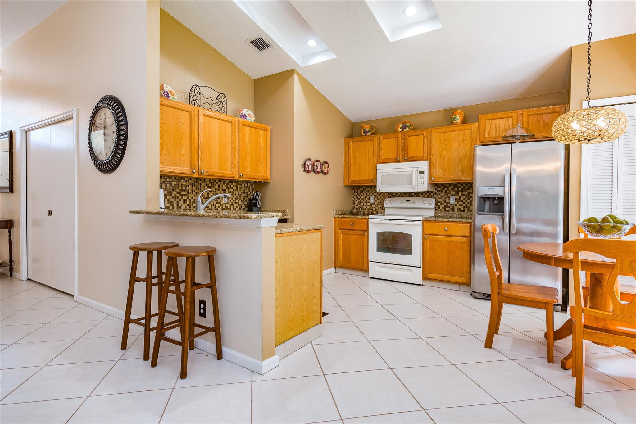 140 Paddock Ln