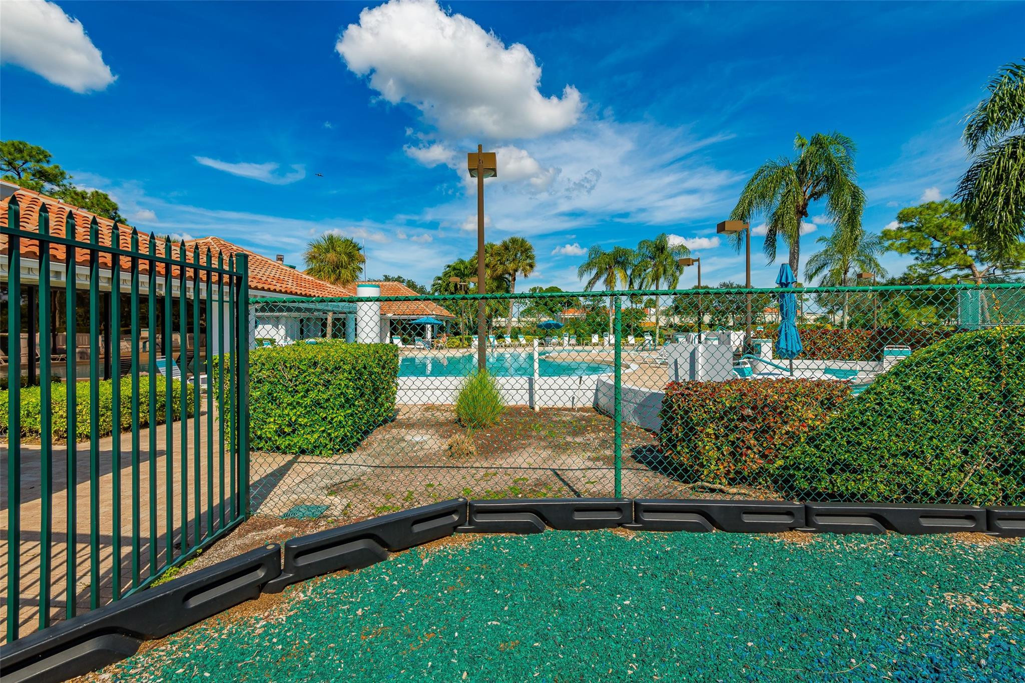 140 Paddock Ln
