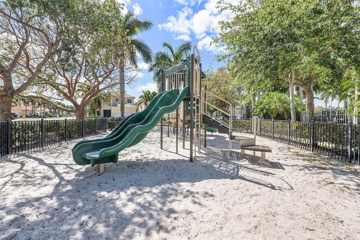 4320 Pomelo Boulevard