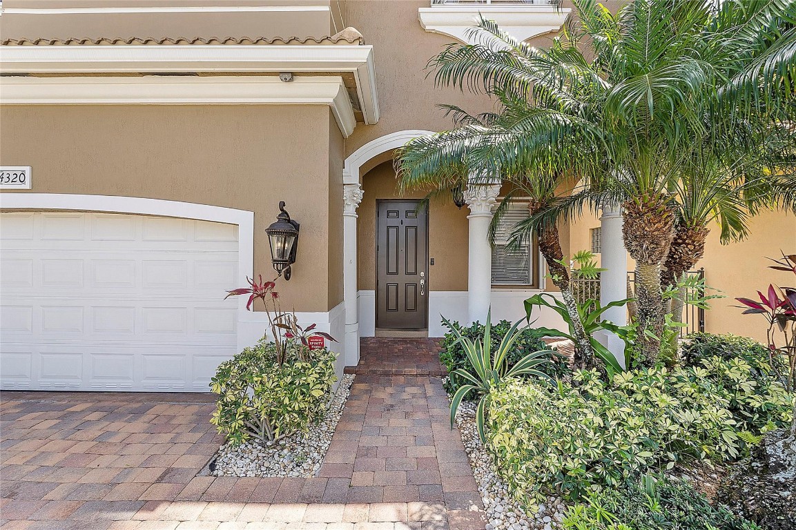 4320 Pomelo Boulevard