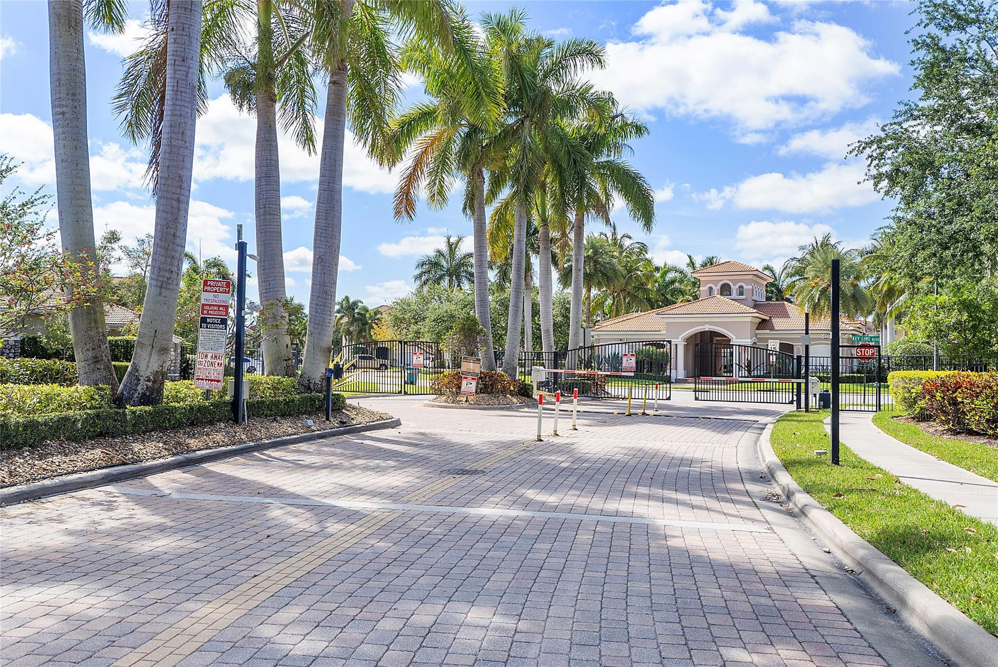 4320 Pomelo Boulevard