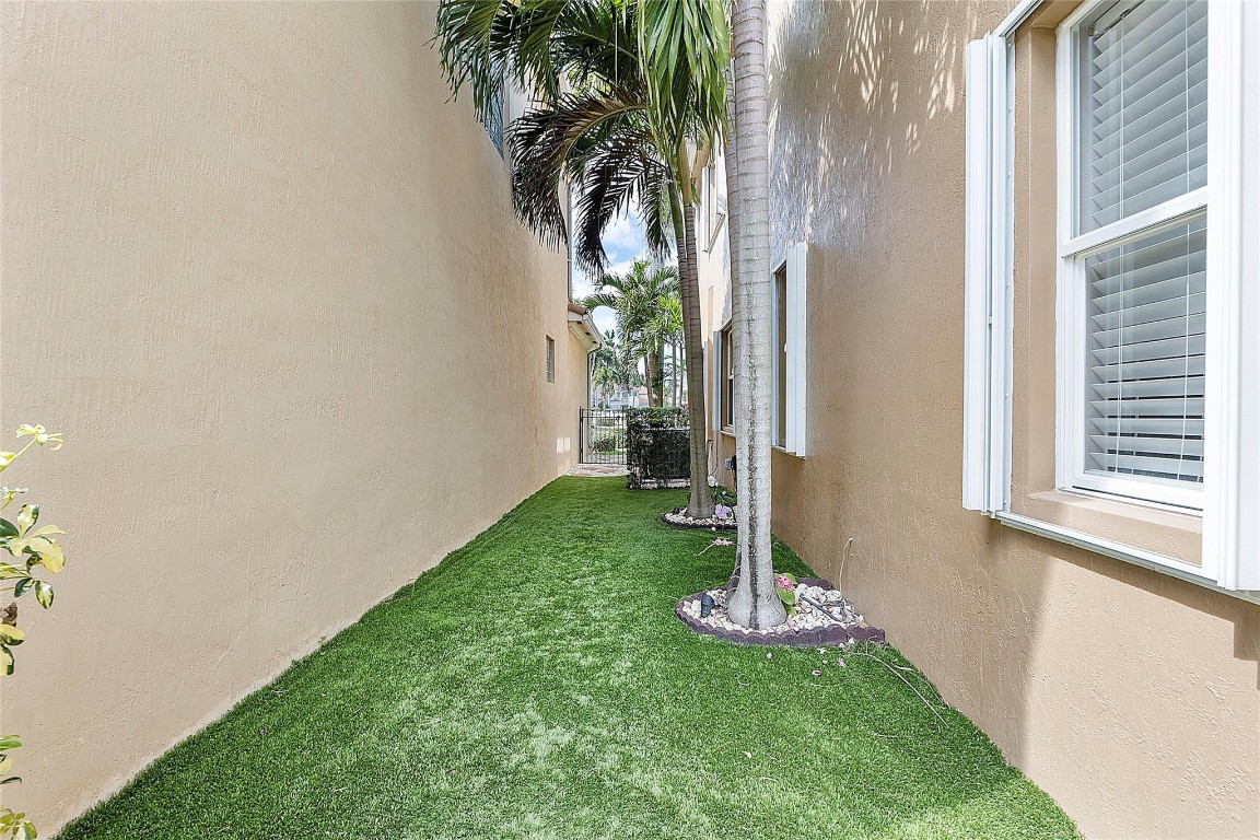 4320 Pomelo Boulevard