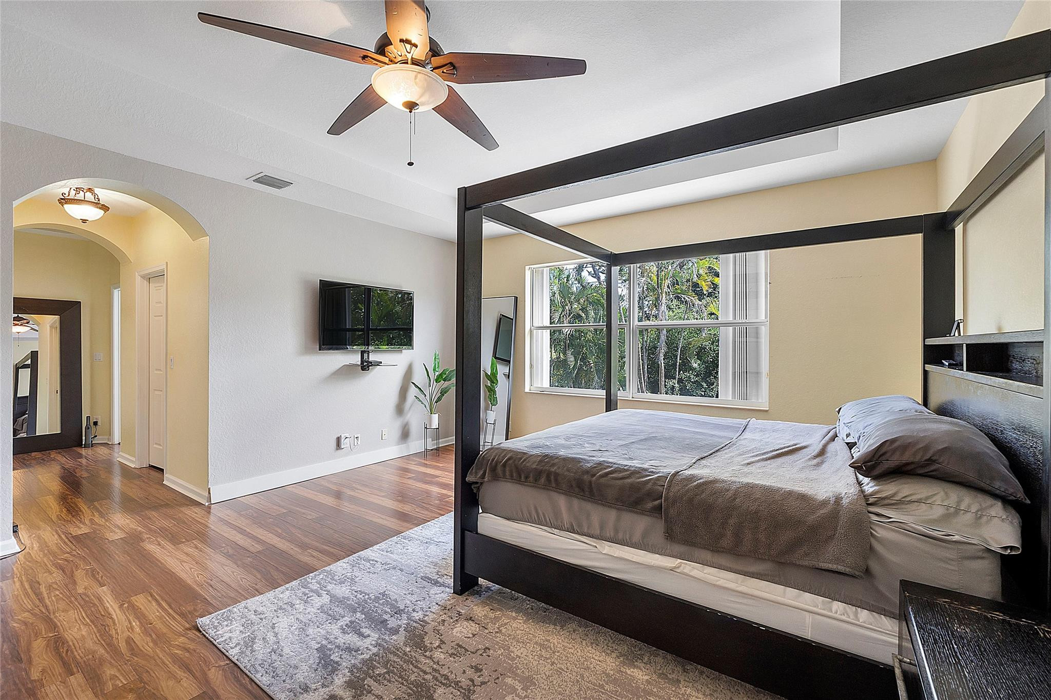 4320 Pomelo Boulevard