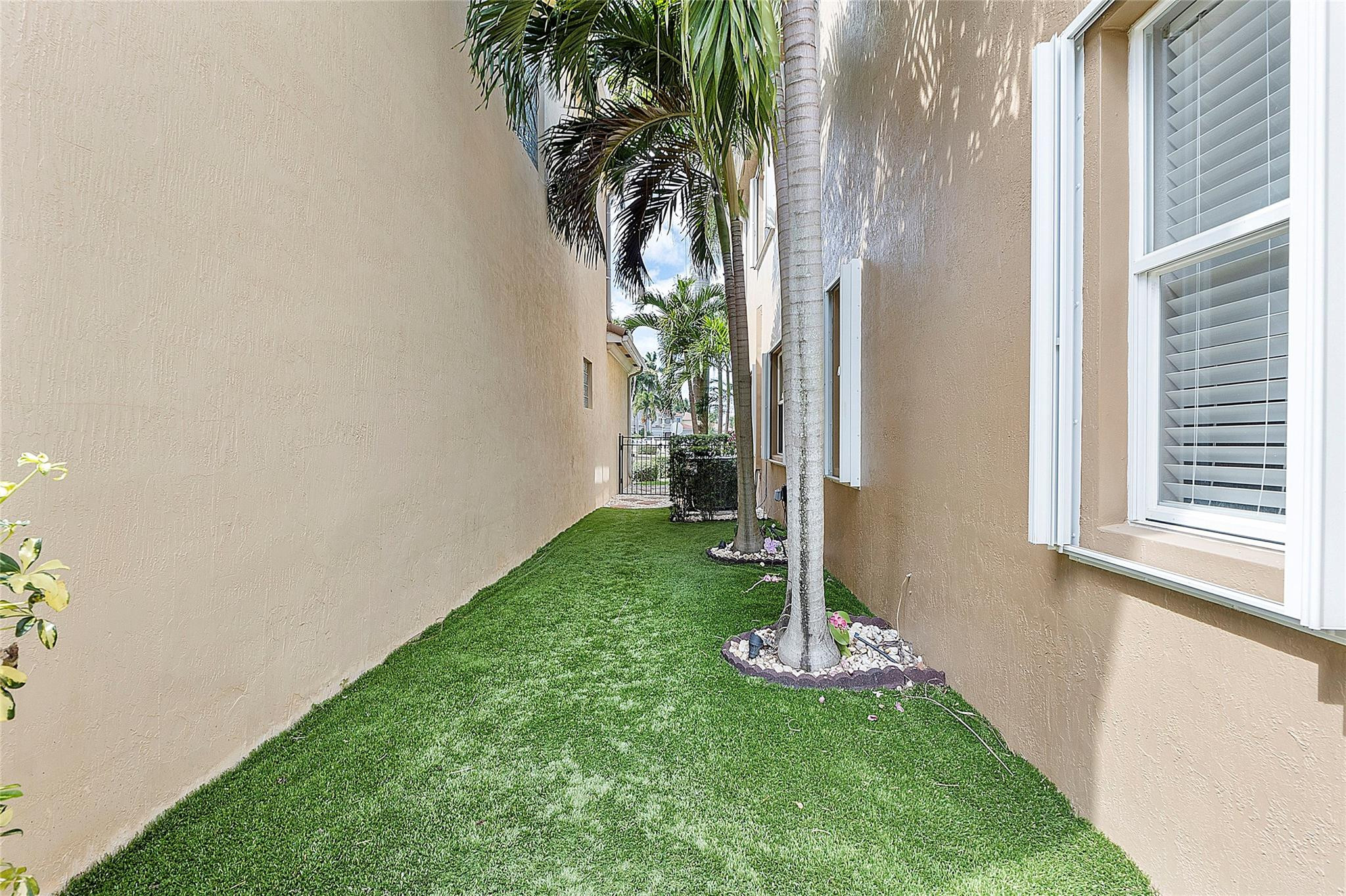 4320 Pomelo Boulevard