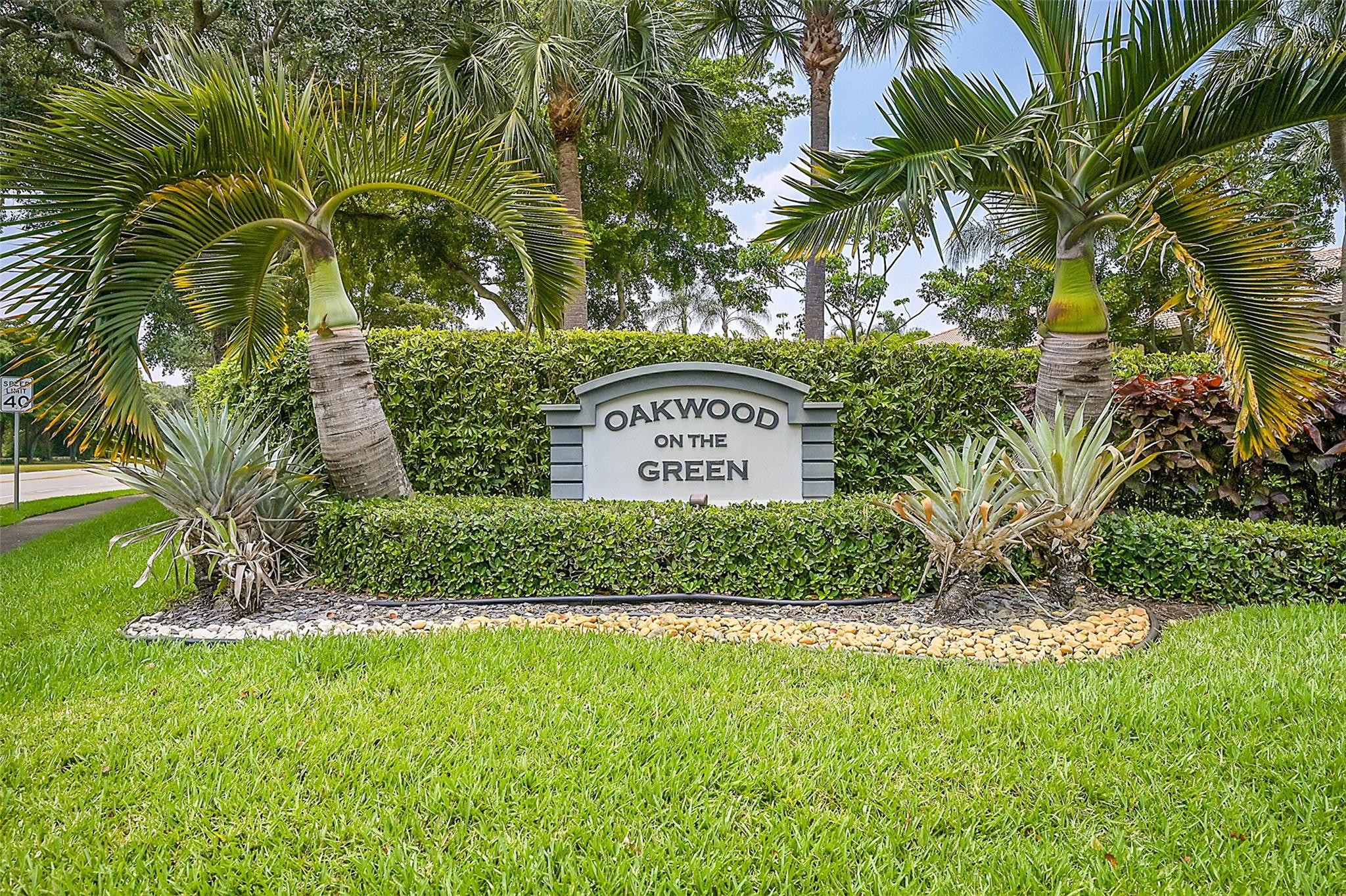 9853 Riverside Dr 8-24