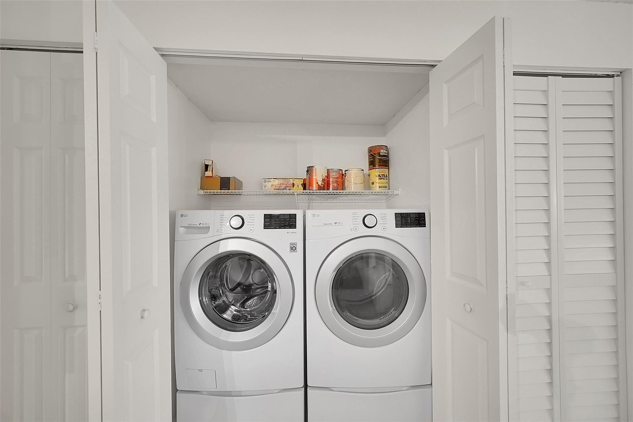 9853 Riverside Dr 8-24