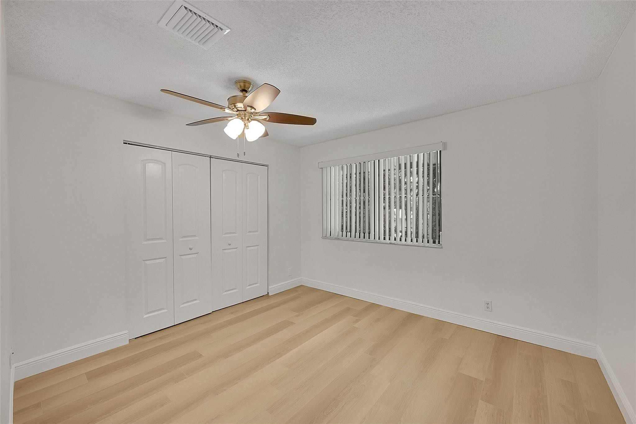 9853 Riverside Dr 8-24