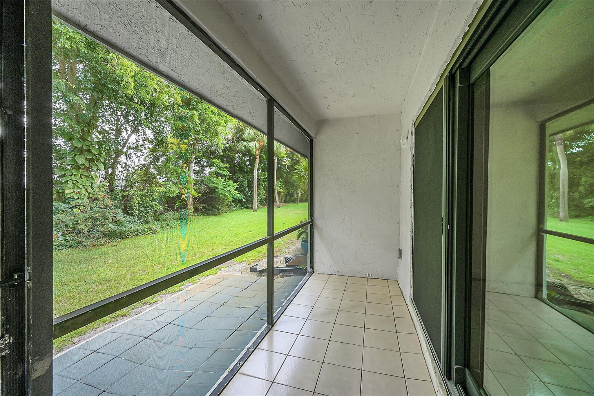 9853 Riverside Dr 8-24