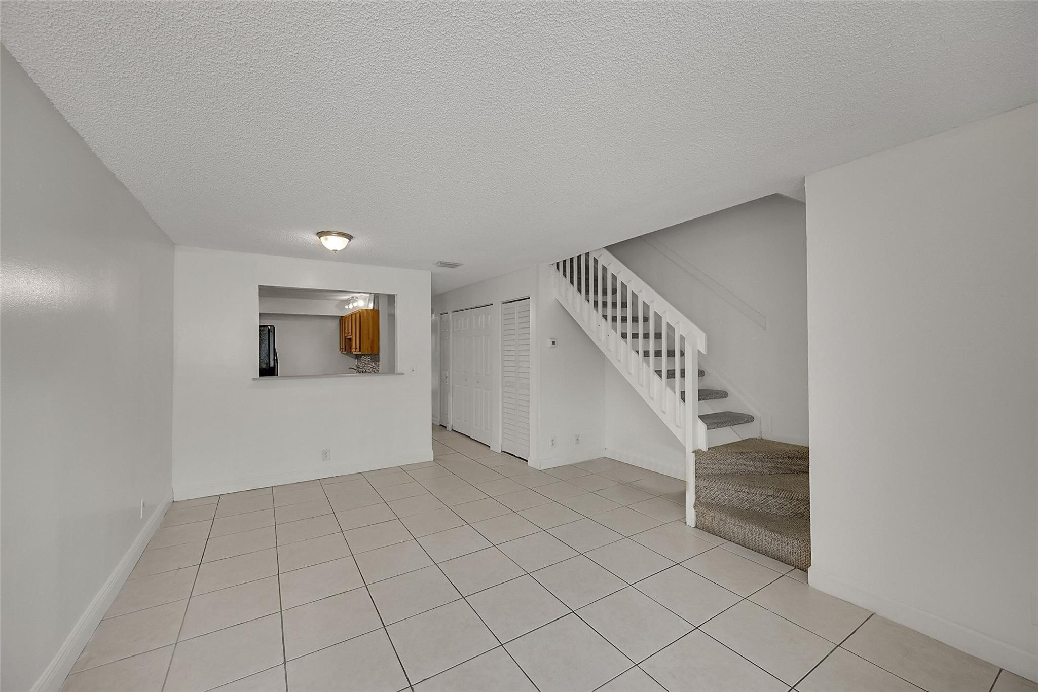 9853 Riverside Dr 8-24