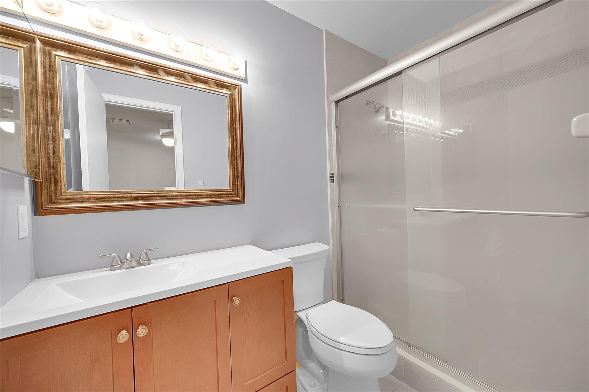 9853 Riverside Dr 8-24