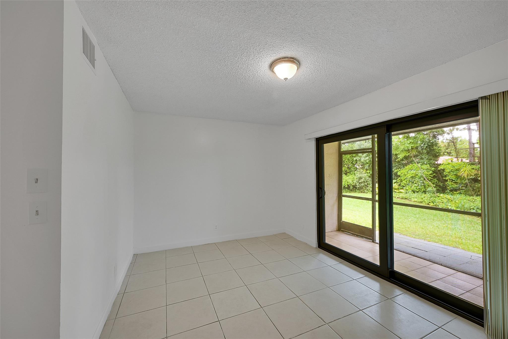 9853 Riverside Dr 8-24