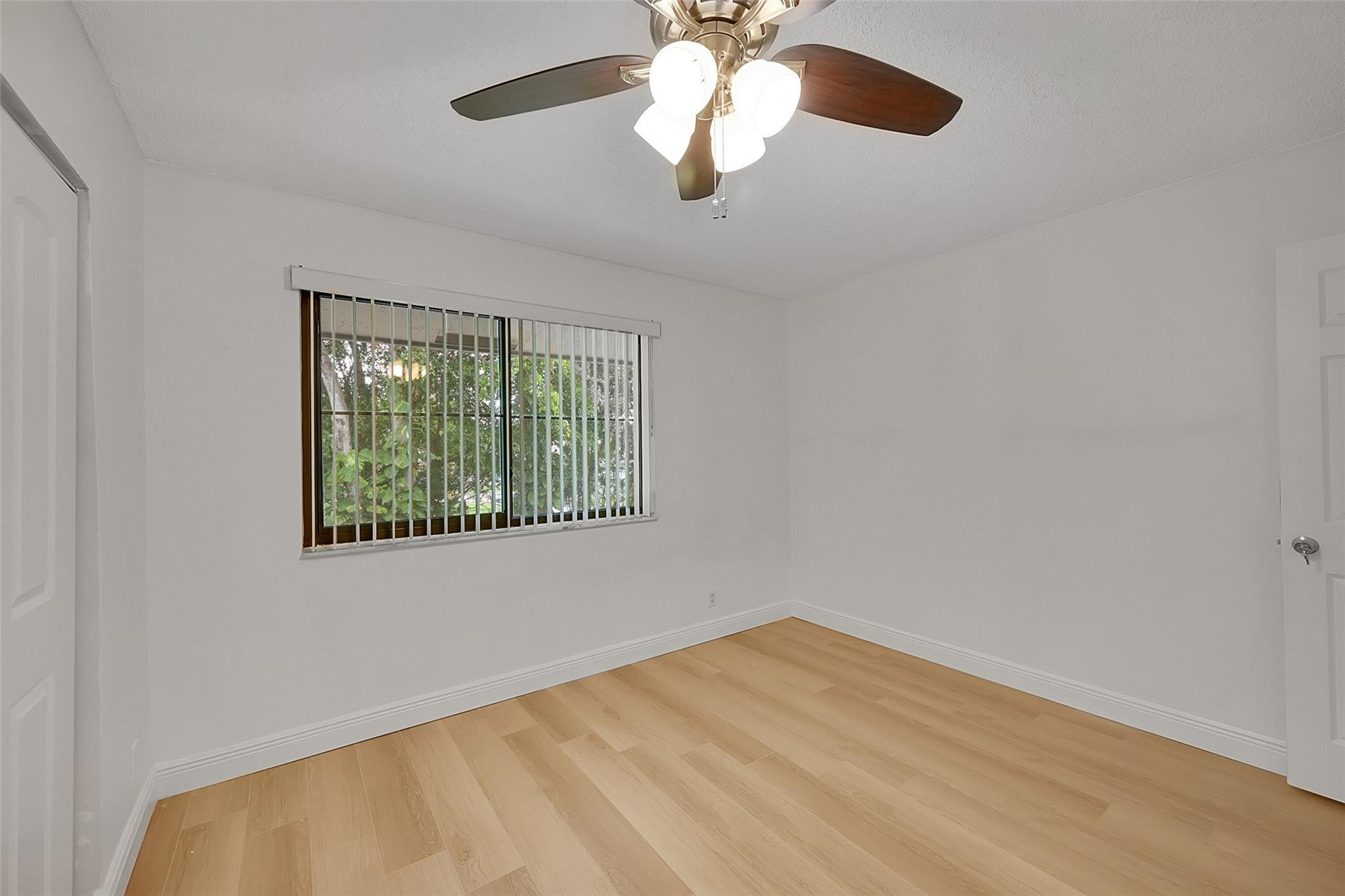 9853 Riverside Dr 8-24