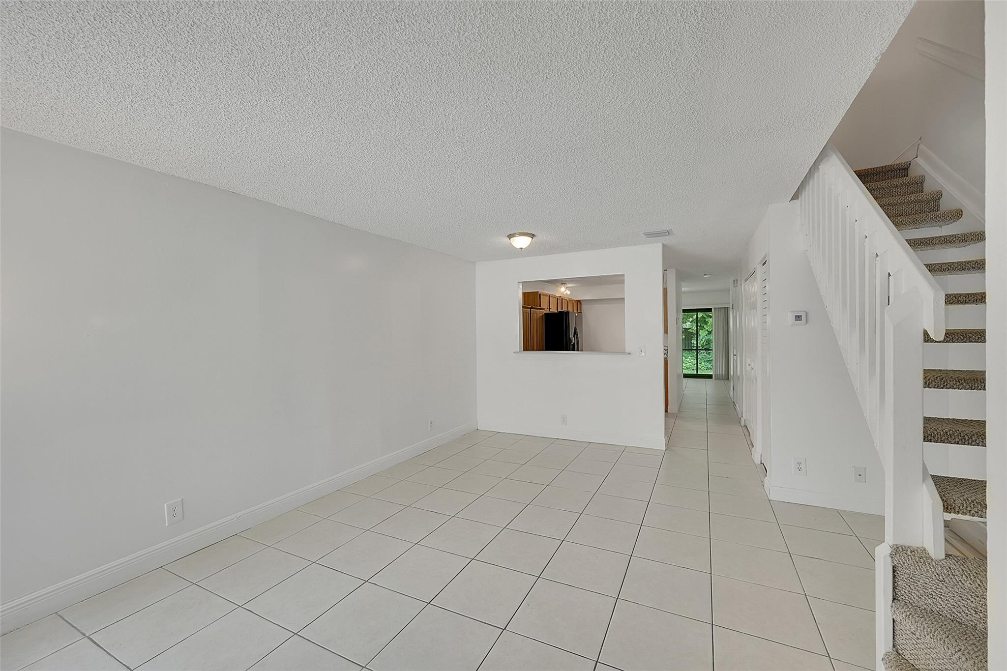 9853 Riverside Dr 8-24